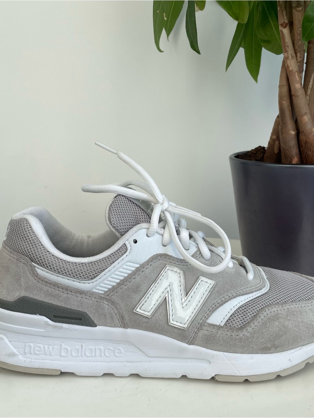 Women Size 7.5 New Balance 997 H Grey White Shoes